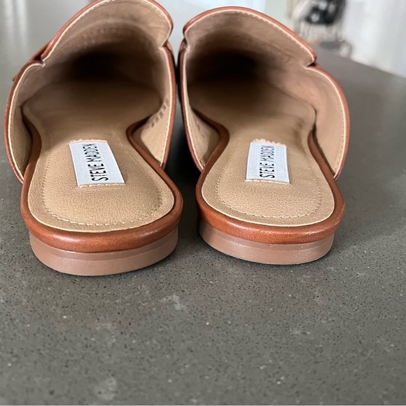 STEVE MADDEN Leather Flavor Flat Mule, Sz 8 - Picture 6 of 9